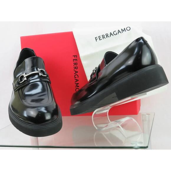 NIB FERRAGAMO FIORELLO BLACK PATENT LEATHER GANCINI BIT LOGO LOAFERS 8.5 M ITAL main image 8